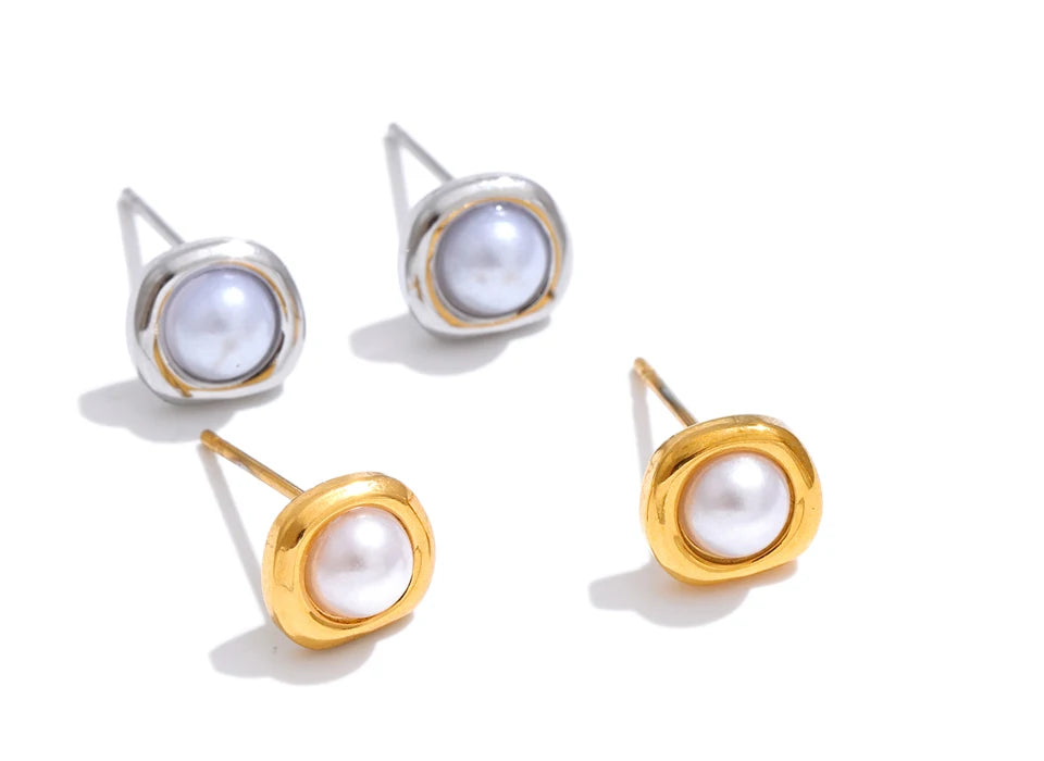 Pearl geometric earrings in gold-plated stainless steel with pearl.