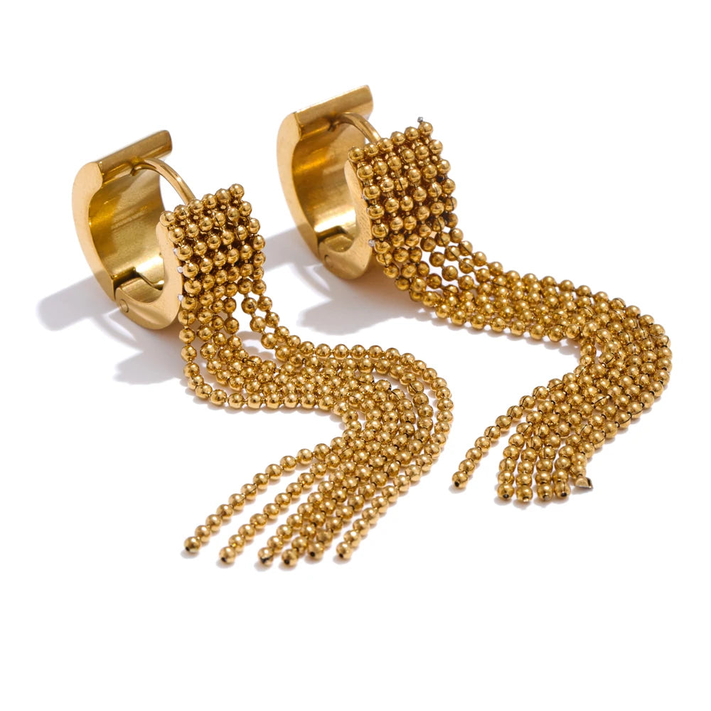 Geometric chain earrings in gold-plated stainless steel.