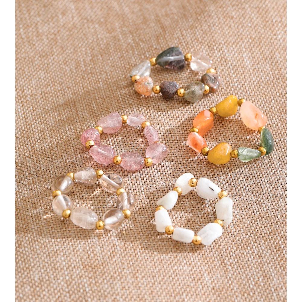 Natural stone geometric ring in 18K gold-plated stainless steel with natural stone.