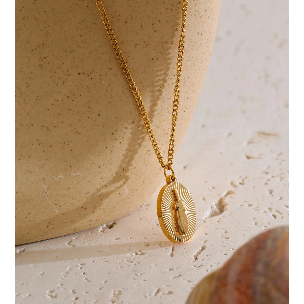 Geometric necklace in gold-plated stainless steel.