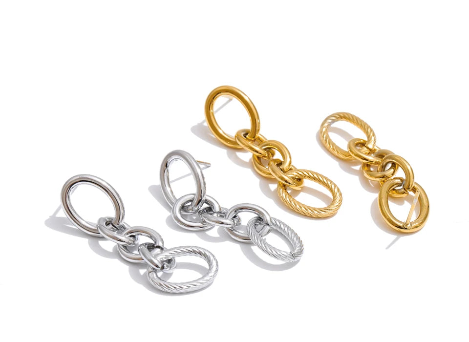 Geometric layered earrings in gold-plated stainless steel.