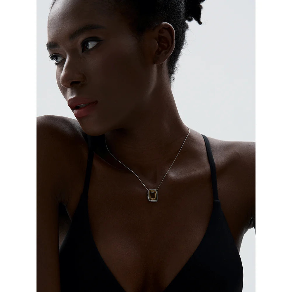 Geometric layered necklace in gold-plated 316L stainless steel.