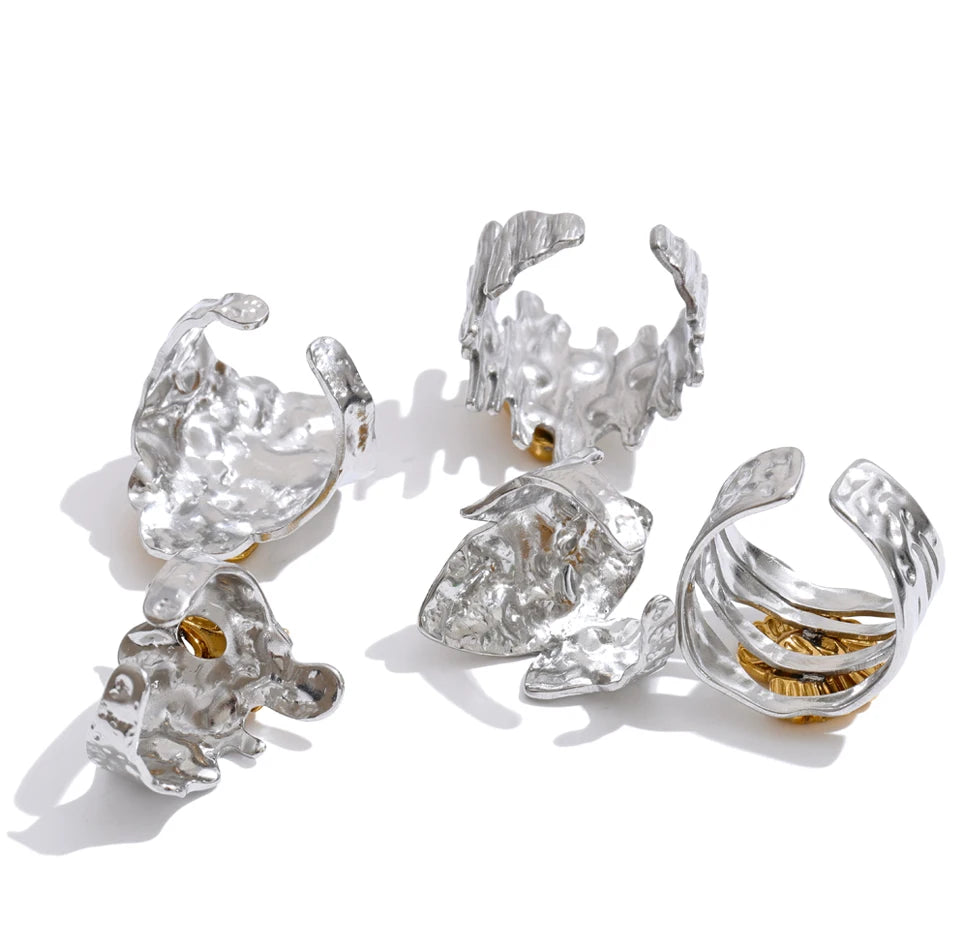 Shell star geometric ring in 18K gold-plated stainless steel with shell.
