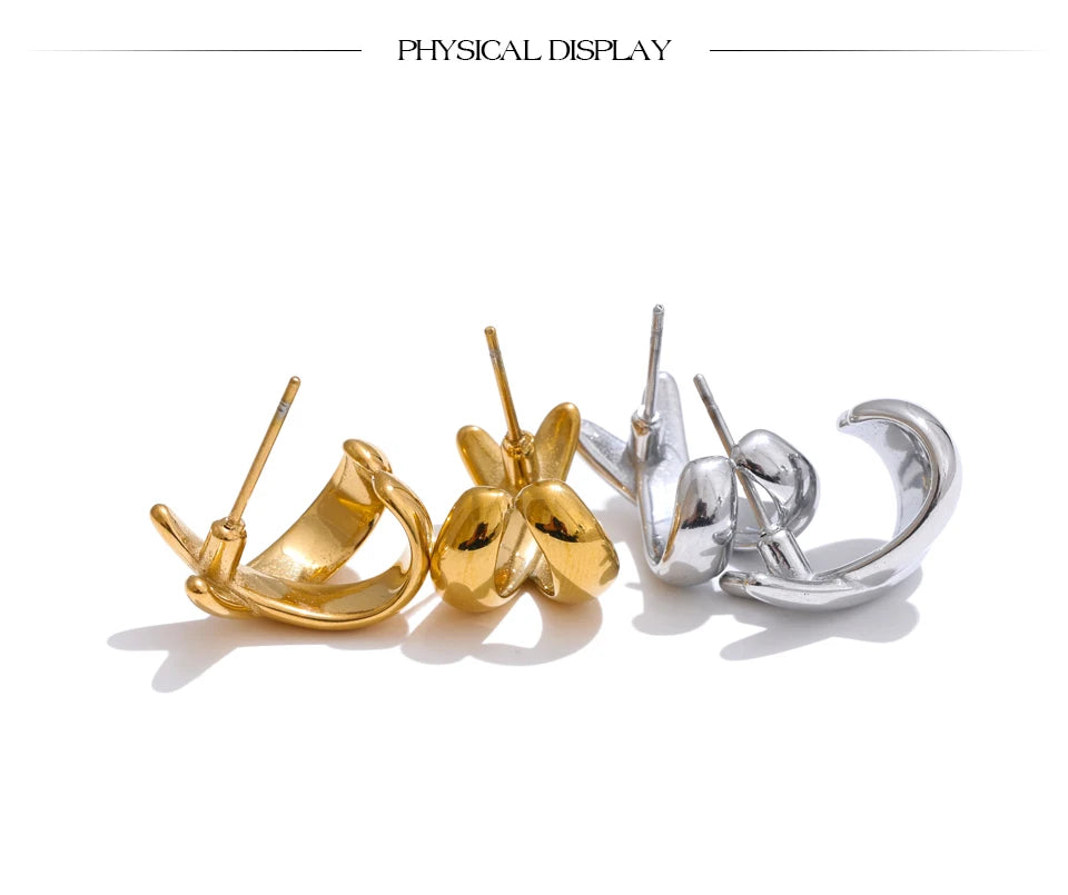 Minimalist geometric earrings in gold-plated stainless steel.