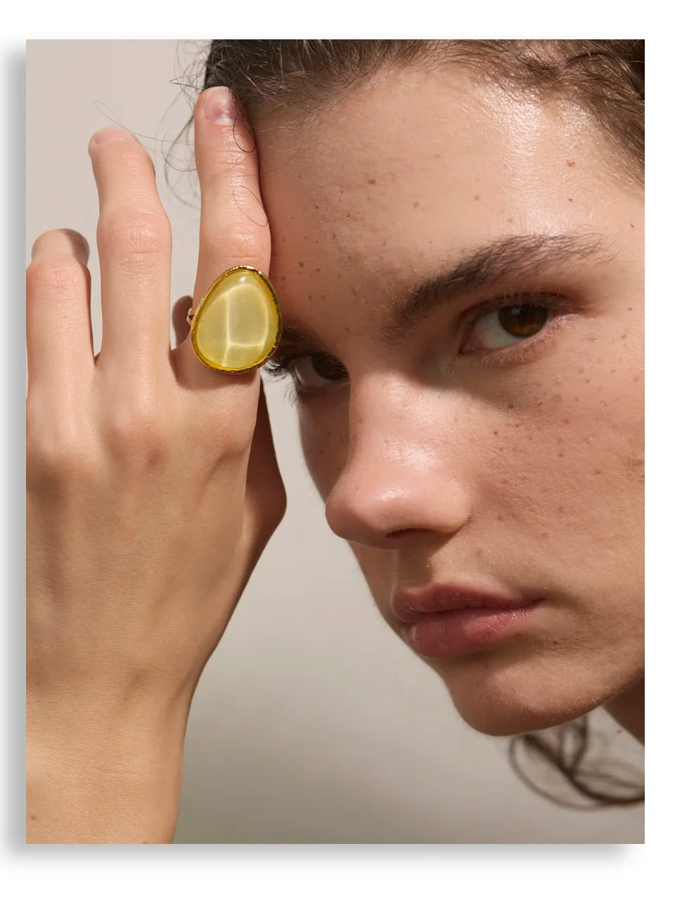 White resin multi-color ring in 18K gold-plated stainless steel with resin.