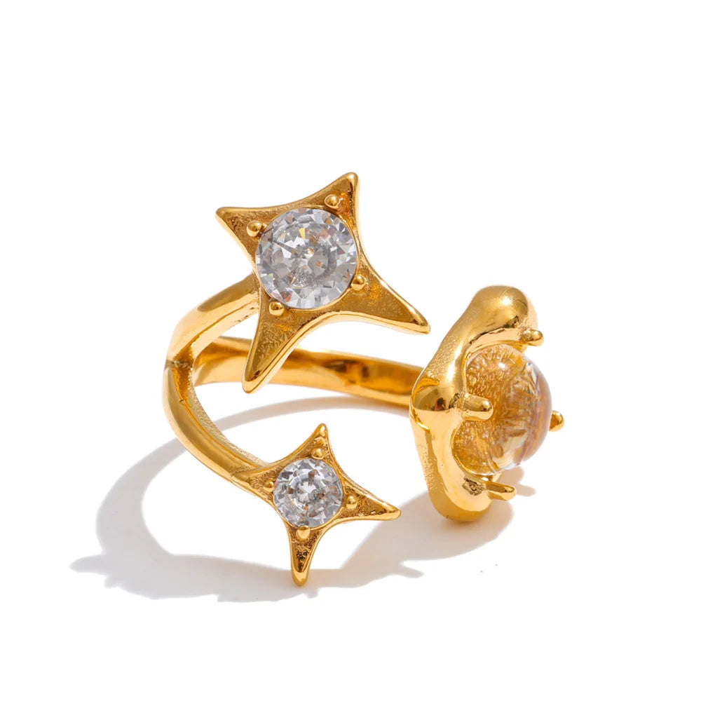 Cubic zirconia geometric ring in 18K gold-plated stainless steel with cubic zirconia.