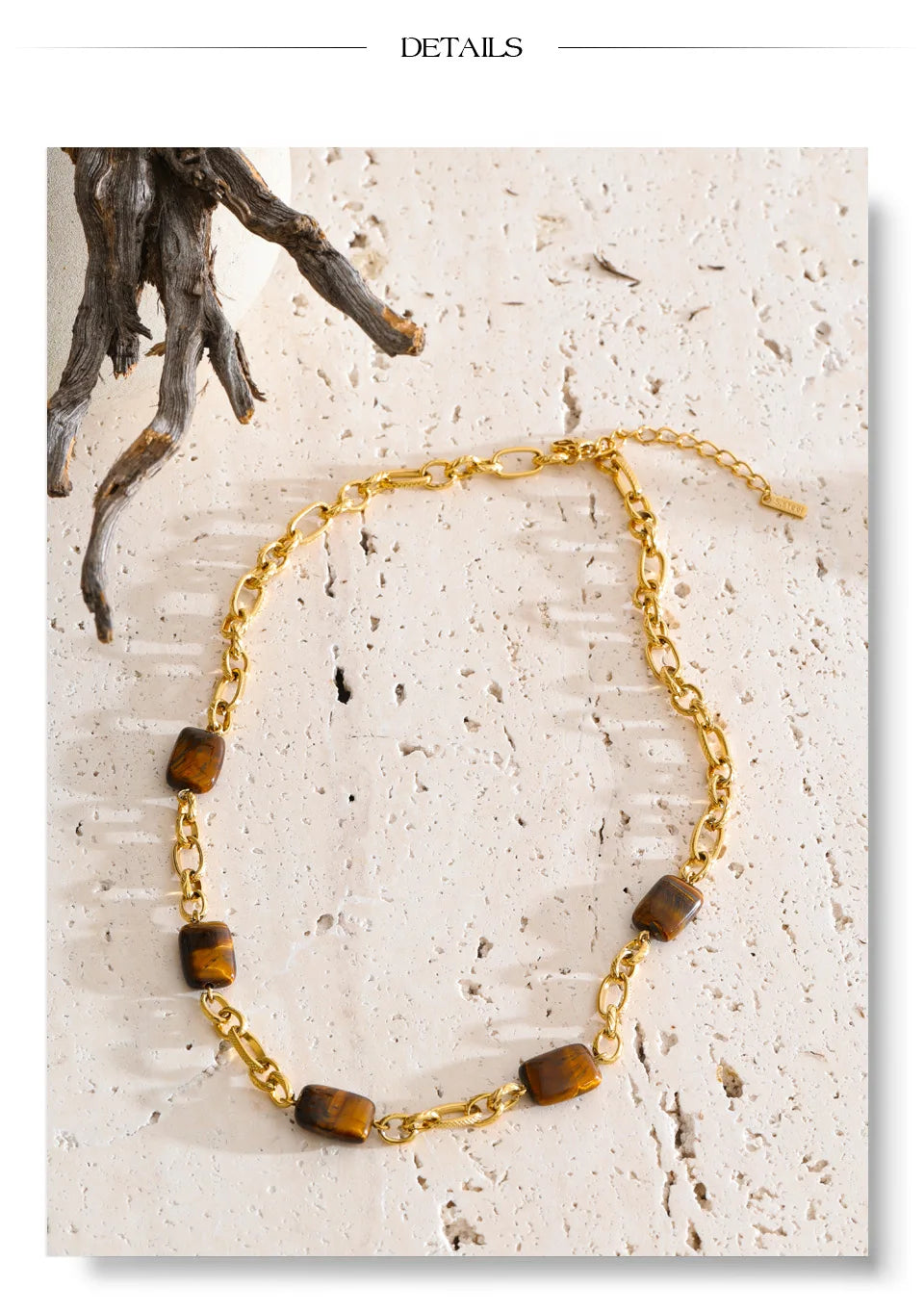 Natural stone geometric chain necklace in gold-plated stainless steel with natural stone.