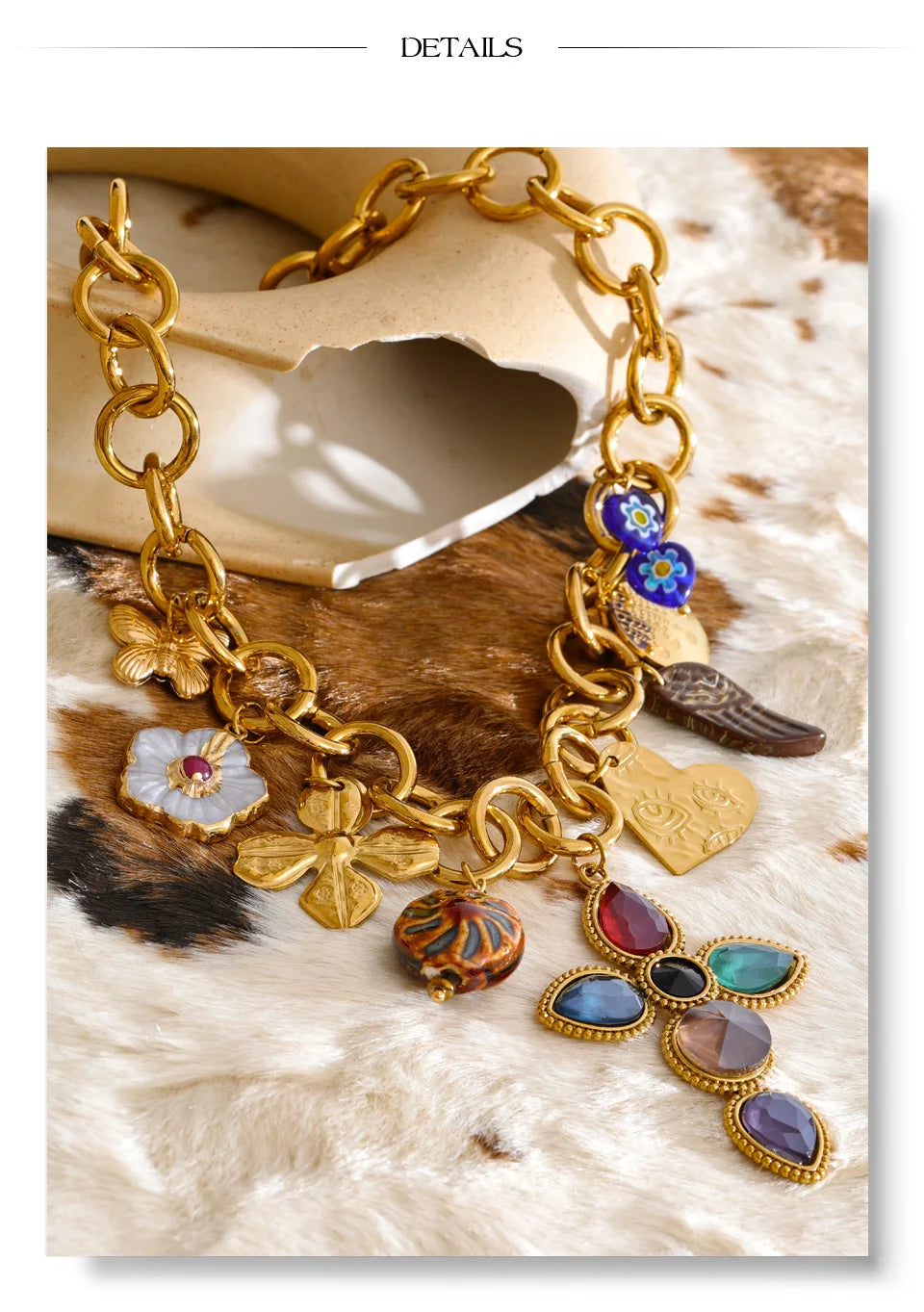 Cubic zirconia heart flower necklace in gold-plated stainless steel with cubic zirconia.