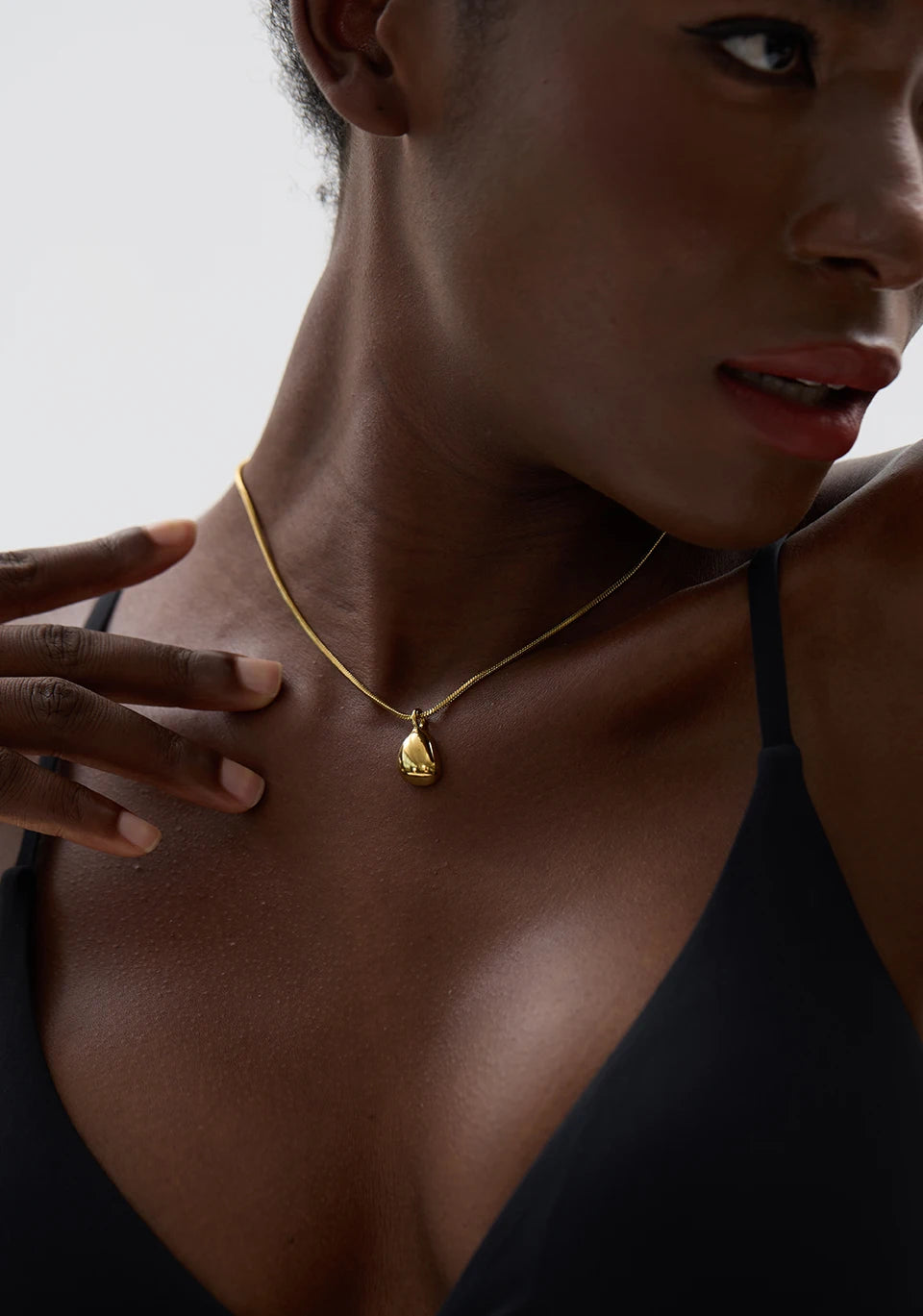 Geometric necklace in gold-plated 316L stainless steel.