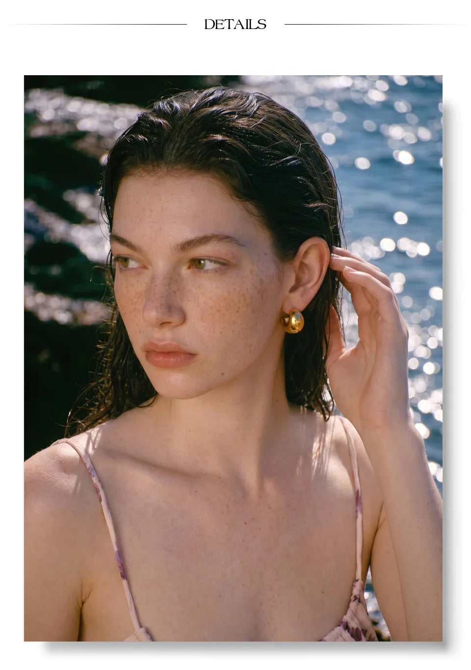 Geometric earrings in gold-plated stainless steel.