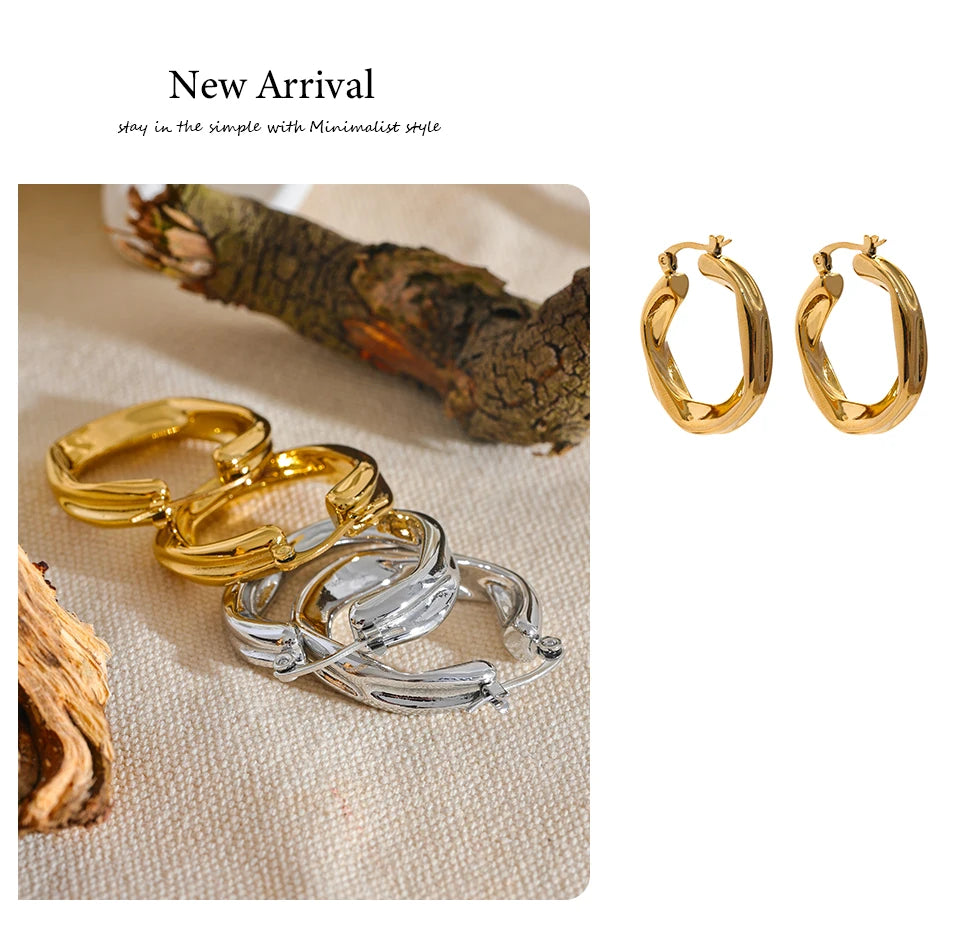 Geometric earrings in gold-plated 316L stainless steel.