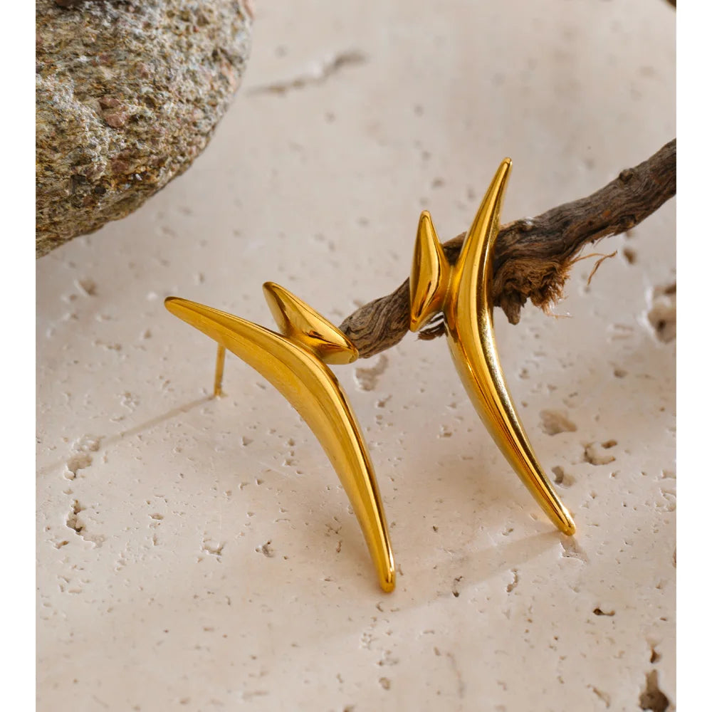 Geometric earrings in gold-plated stainless steel.