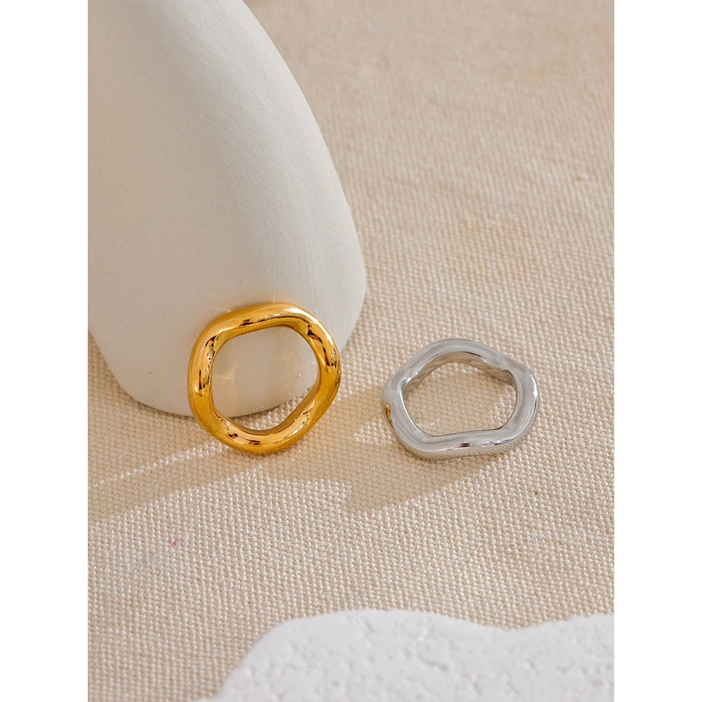 Geometric ring in 18K gold-plated stainless steel.