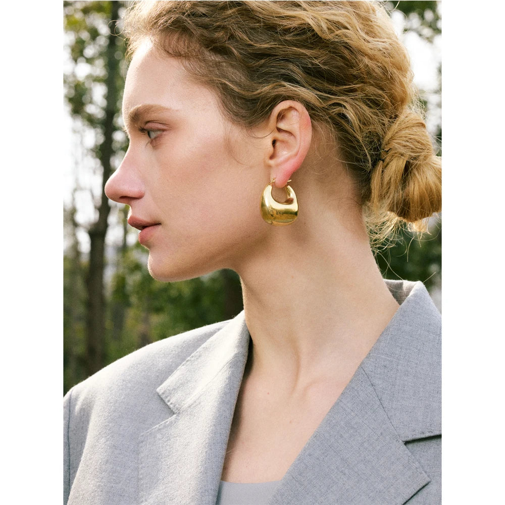 Geometric earrings in gold-plated stainless steel.