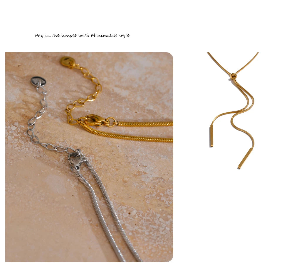 Geometric chain necklace in gold-plated stainless steel.