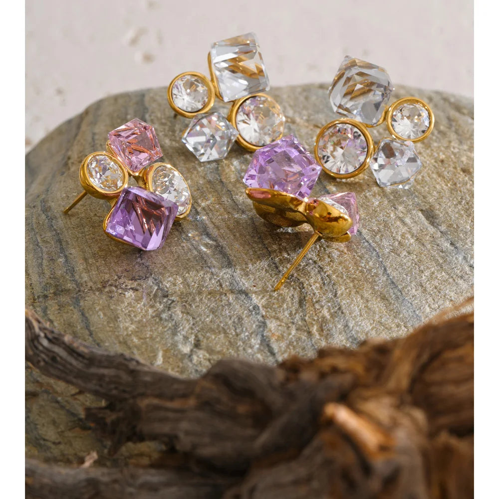 White crystal geometric earrings in gold-plated stainless steel with crystal.
