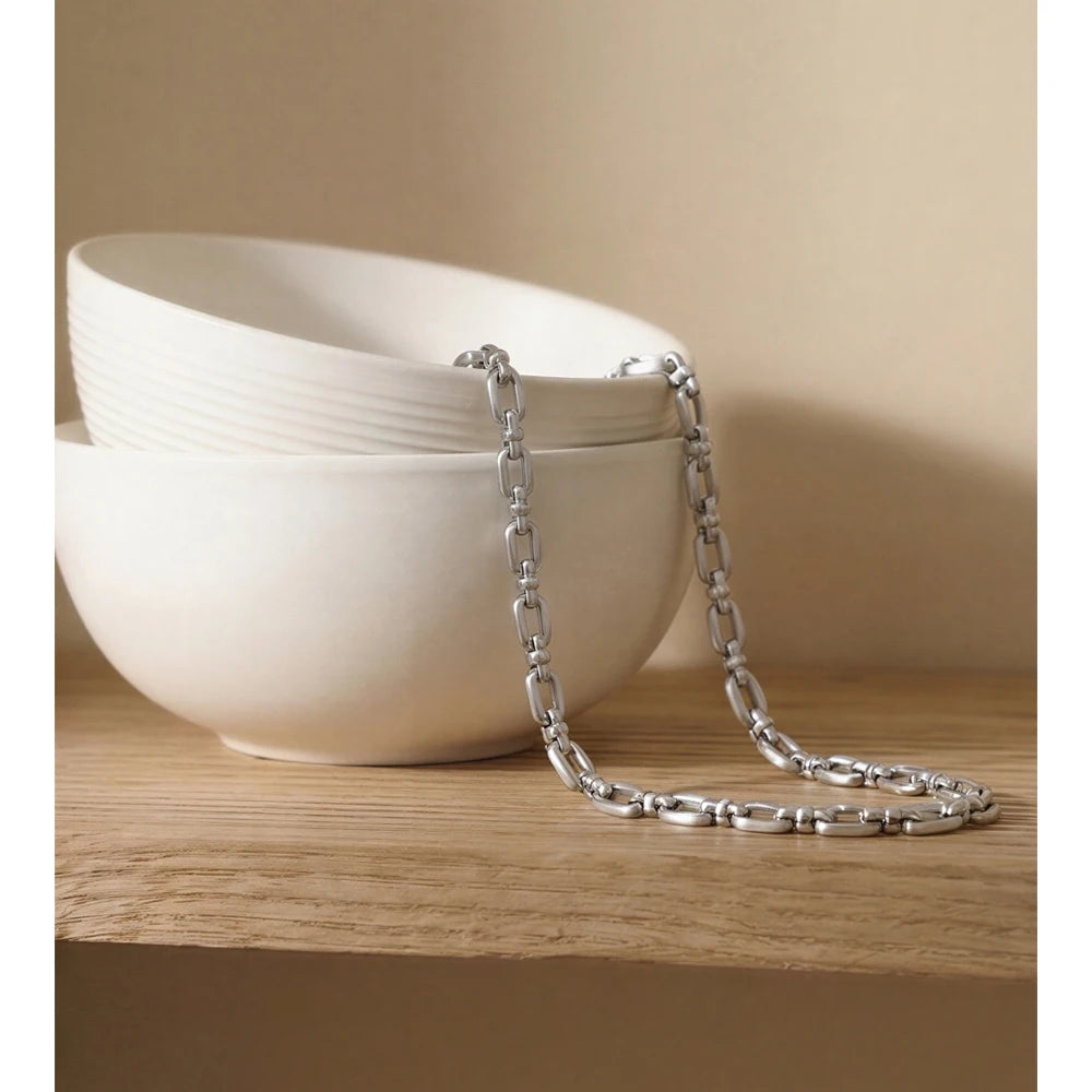 Geometric chain necklace in gold-plated stainless steel.