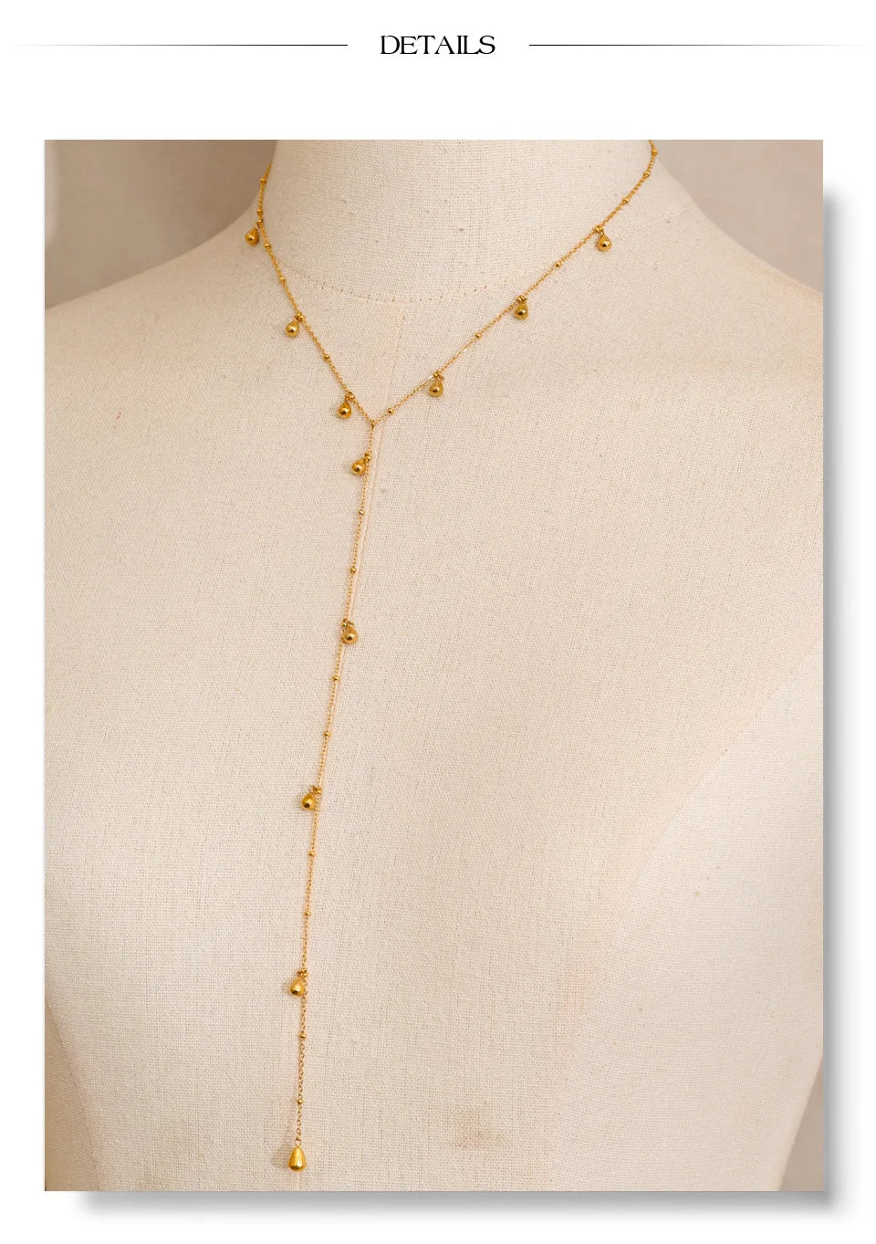 Geometric chain necklace in gold-plated stainless steel.