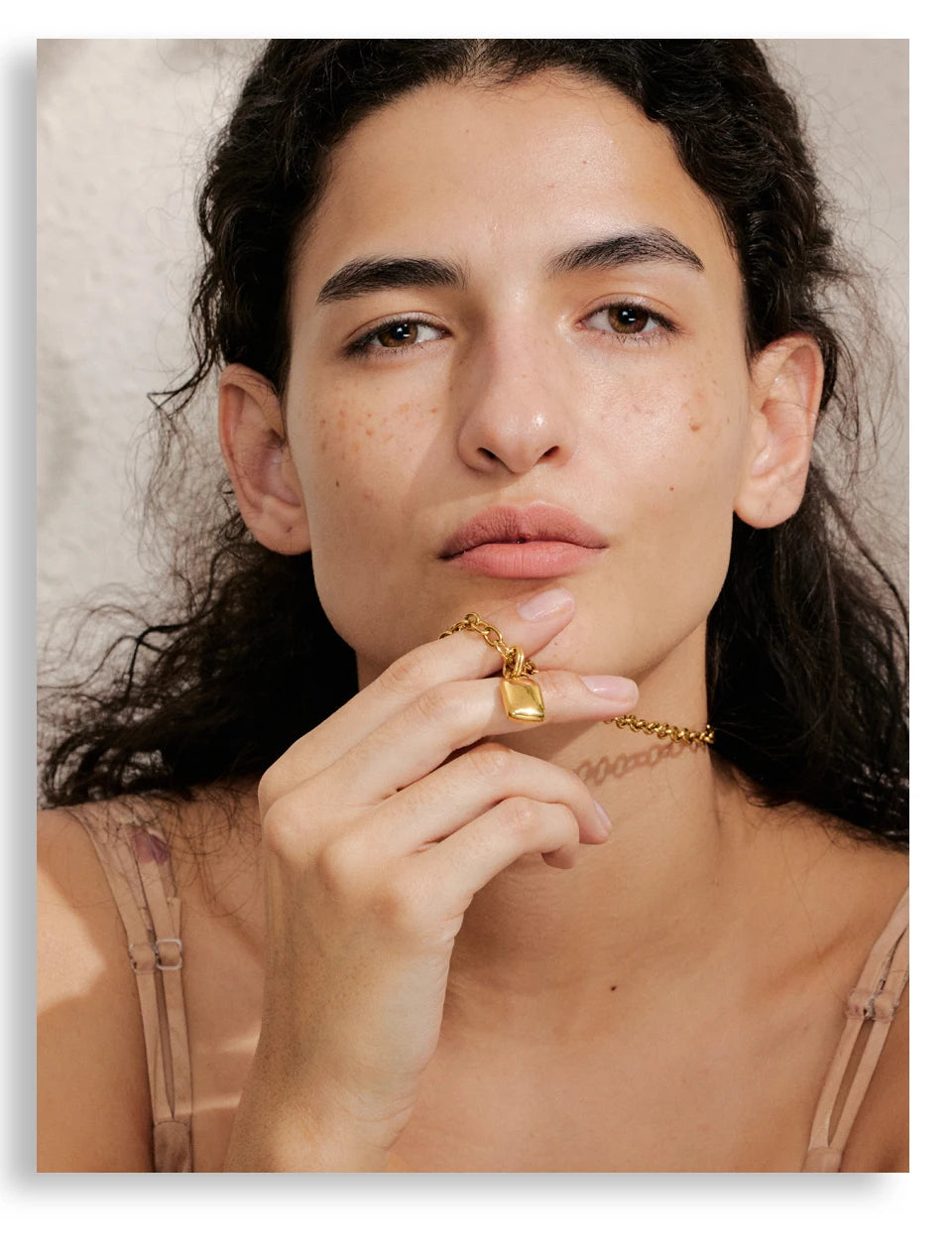 Geometric necklace in gold-plated stainless steel.
