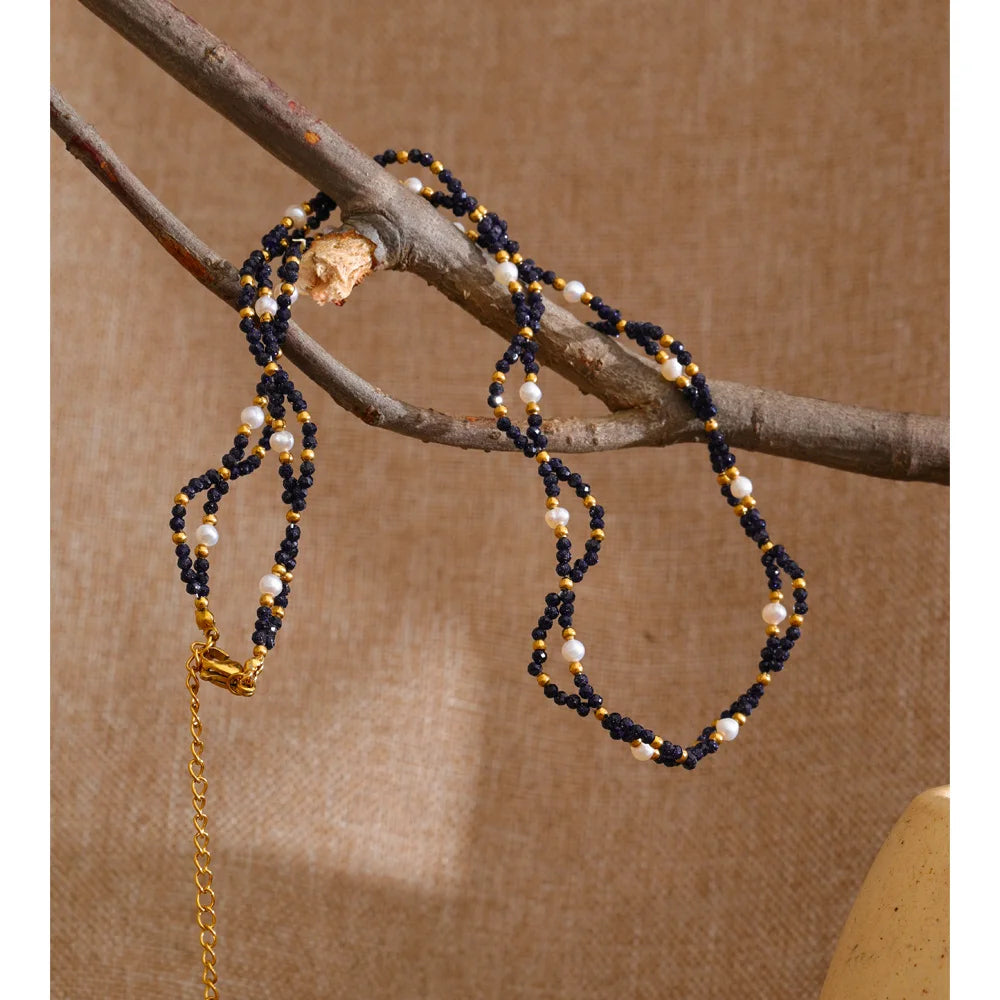 Pearl natural stone beaded necklace in gold-plated stainless steel with pearl and natural stone.