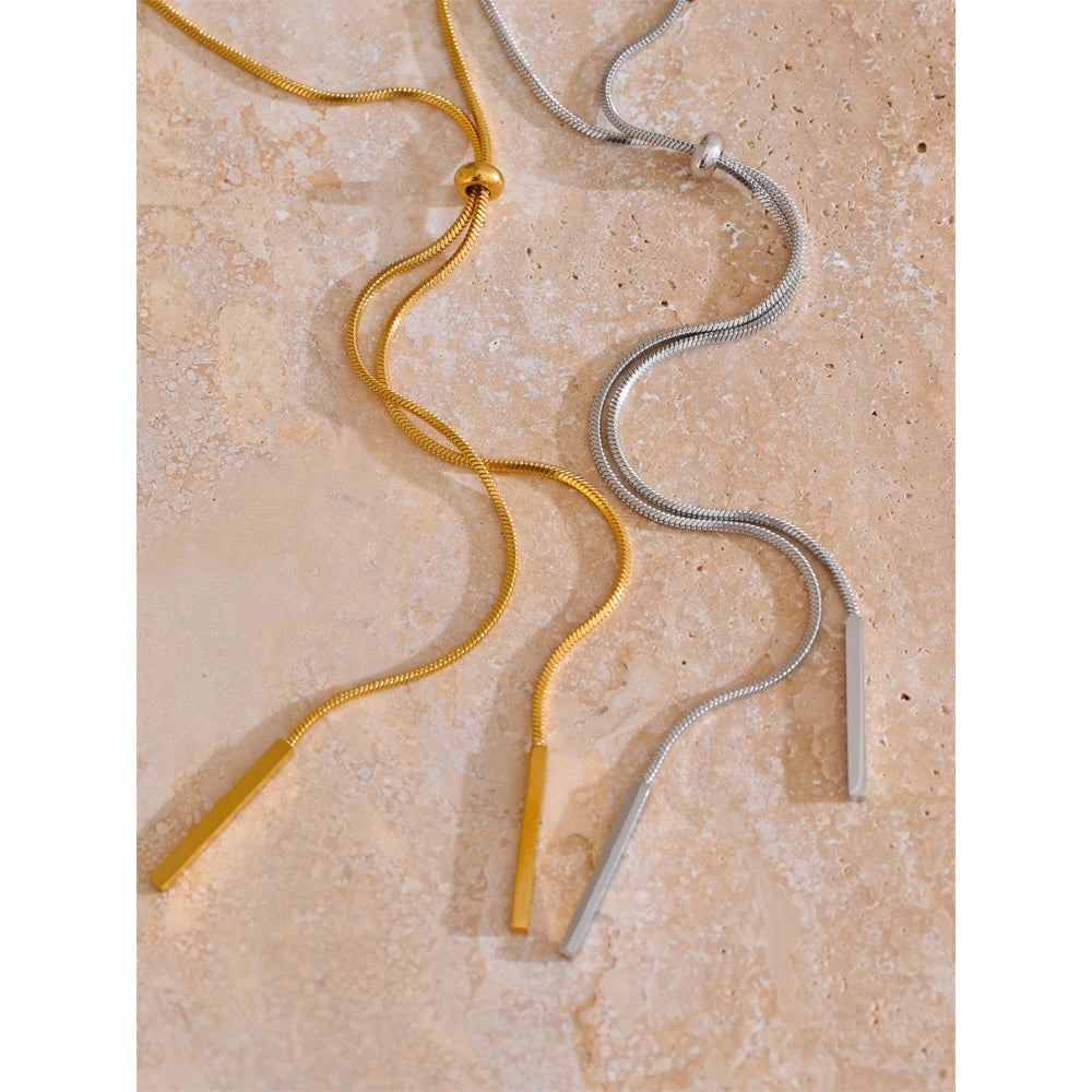 Geometric chain necklace in gold-plated stainless steel.