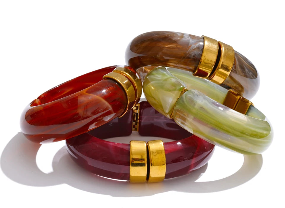Green acrylic geometric bracelet in gold-plated stainless steel with acrylic.