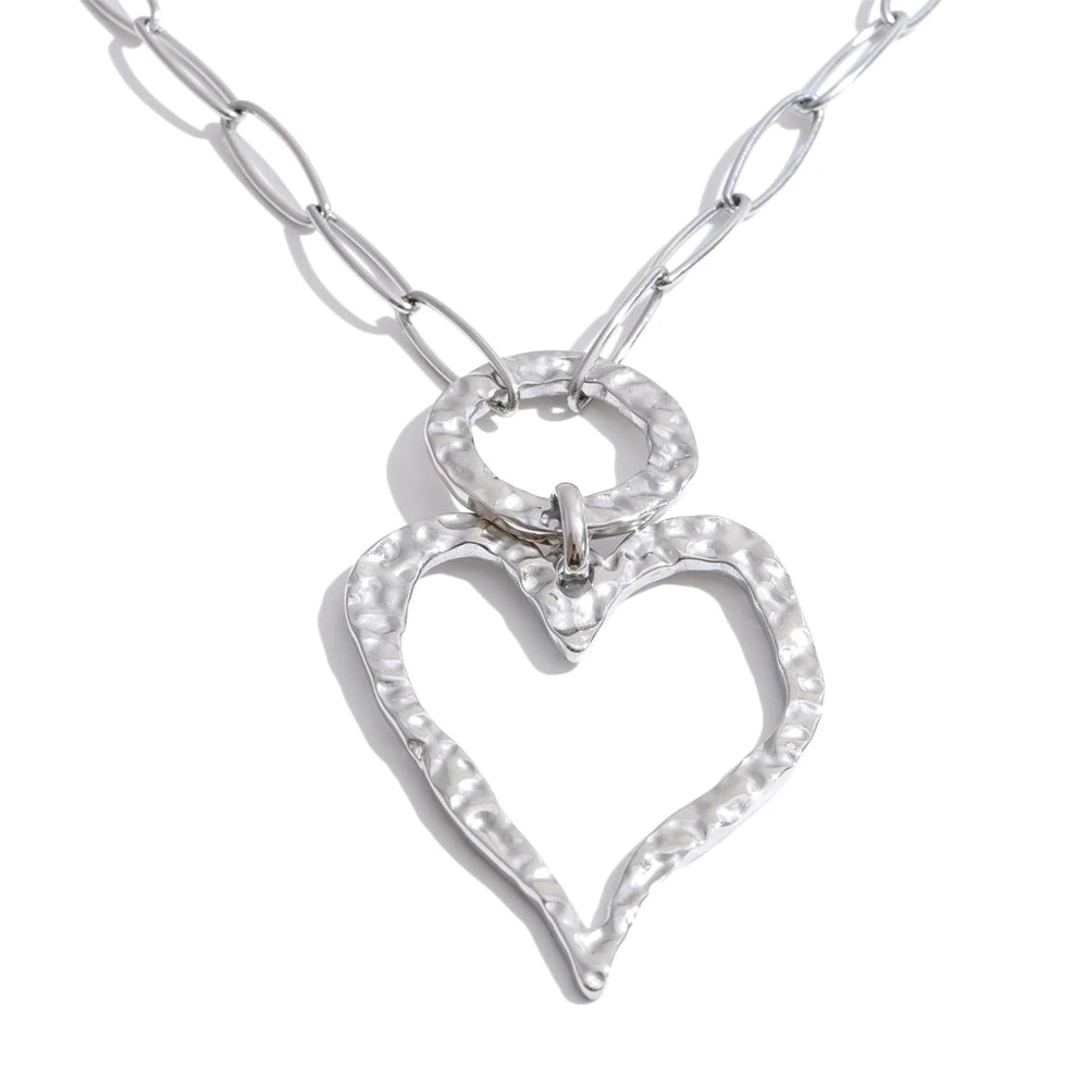 Heart necklace in gold-plated stainless steel.