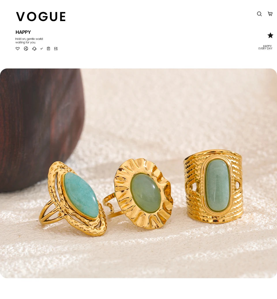 Green natural stone geometric ring in 18K gold-plated stainless steel with natural stone.