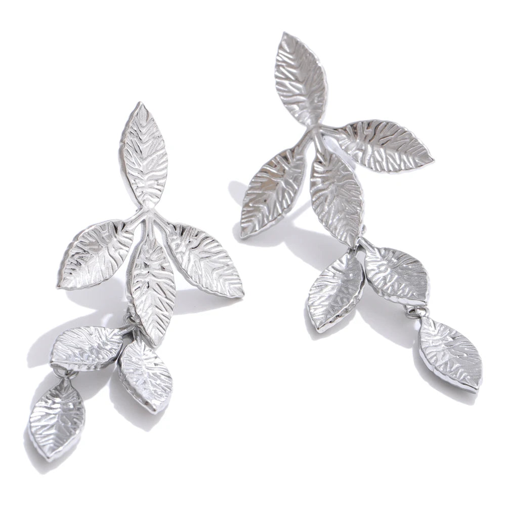 Geometric earrings in gold-plated stainless steel.