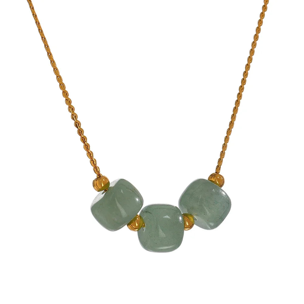 Green natural stone geometric necklace in 18K gold-plated stainless steel with natural stone.