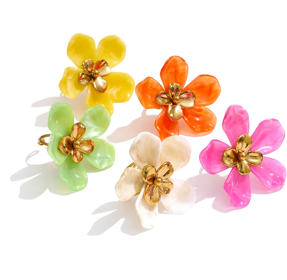 Resin flower ring in 18K gold-plated stainless steel with resin.