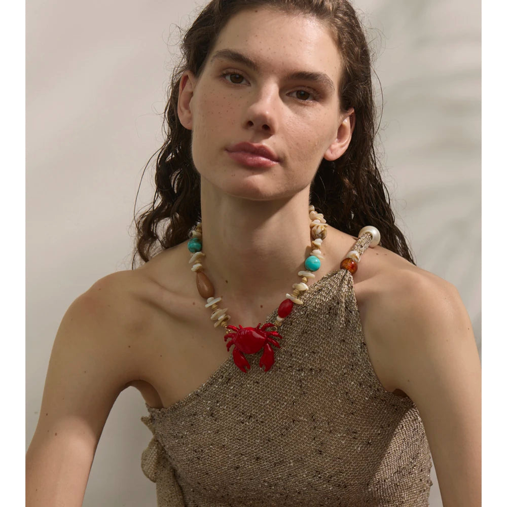 Red shell resin necklace in gold-plated stainless steel with natural stone and shell.