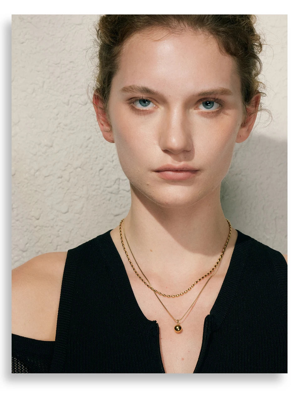 Geometric chain layered necklace in gold-plated stainless steel.