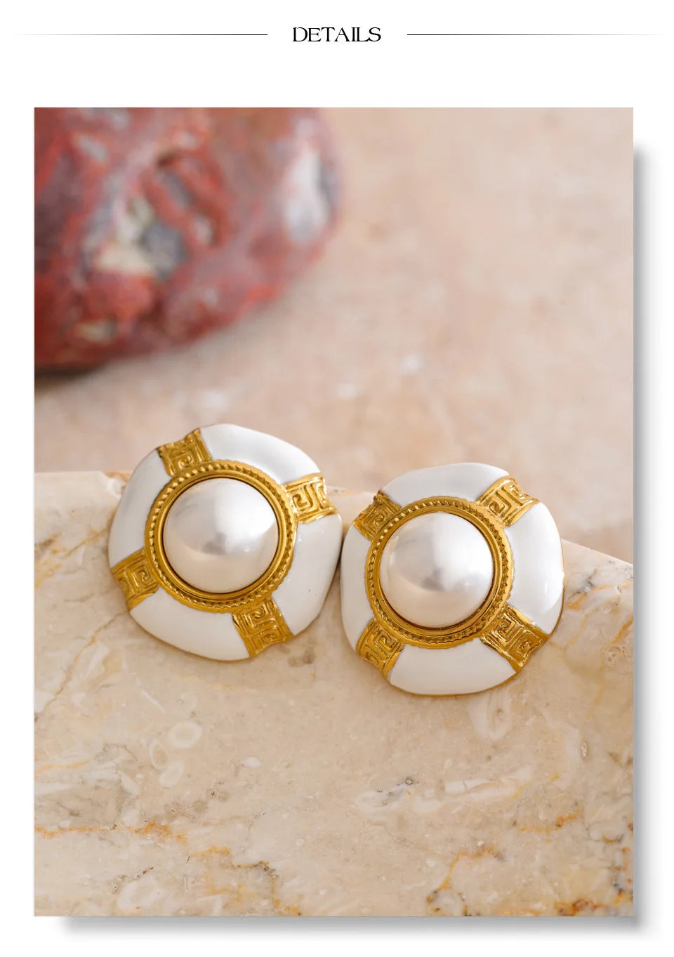 Pearl enamel geometric earrings in gold-plated stainless steel with pearl and enamel.