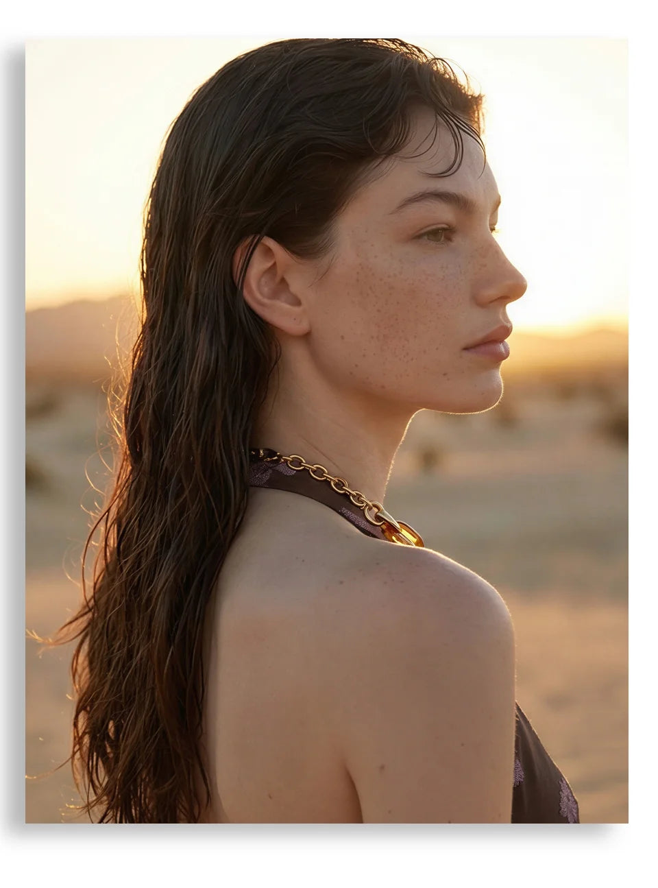 Resin geometric chain necklace in gold-plated stainless steel with resin.