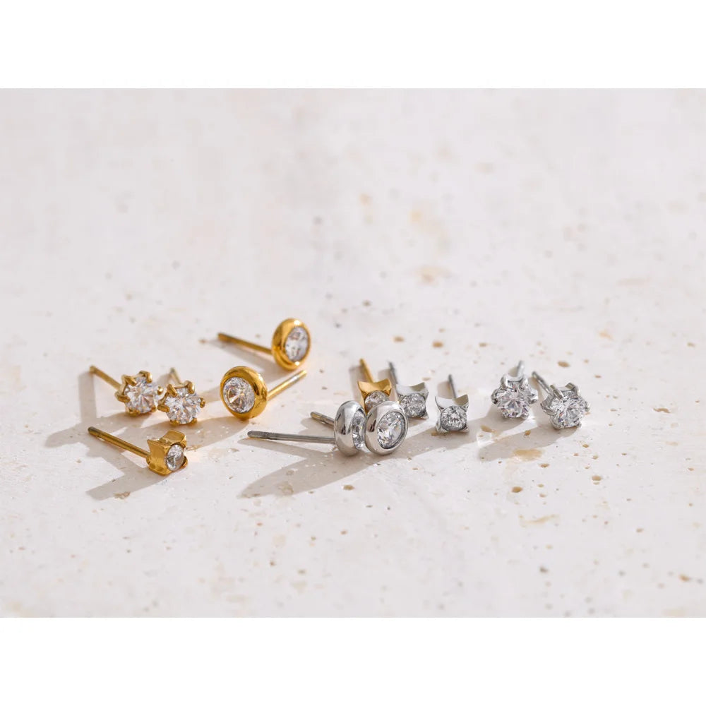 Cubic zirconia geometric earrings in gold-plated stainless steel with cubic zirconia.