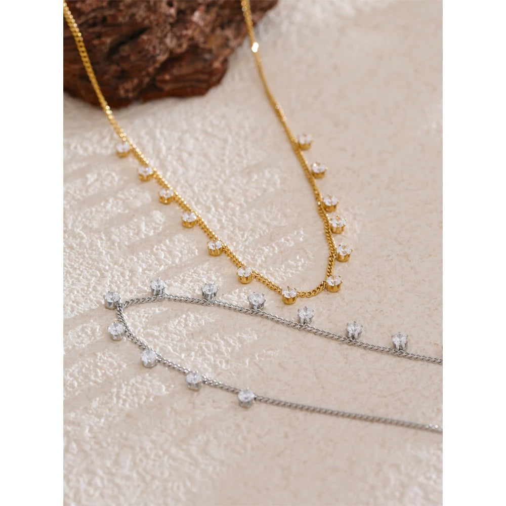 Cubic zirconia geometric chain necklace in gold-plated stainless steel with cubic zirconia.
