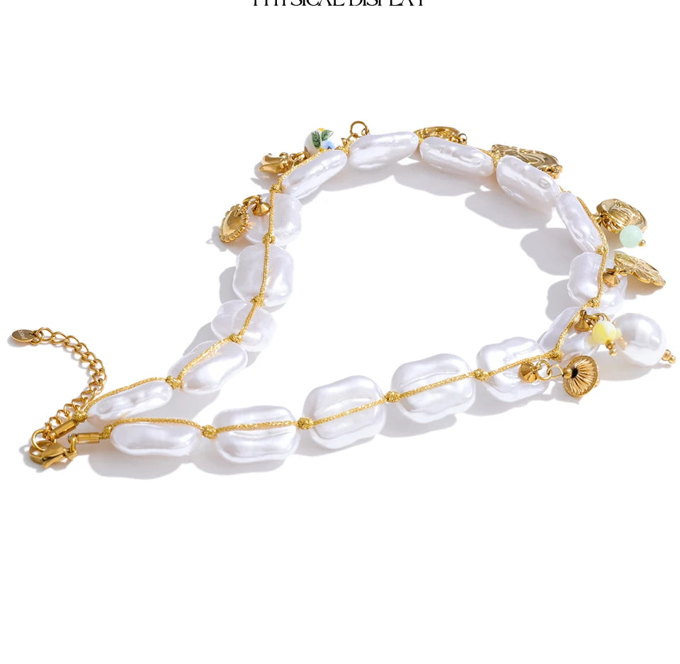 Pearl heart flower necklace in gold-plated stainless steel with pearl.