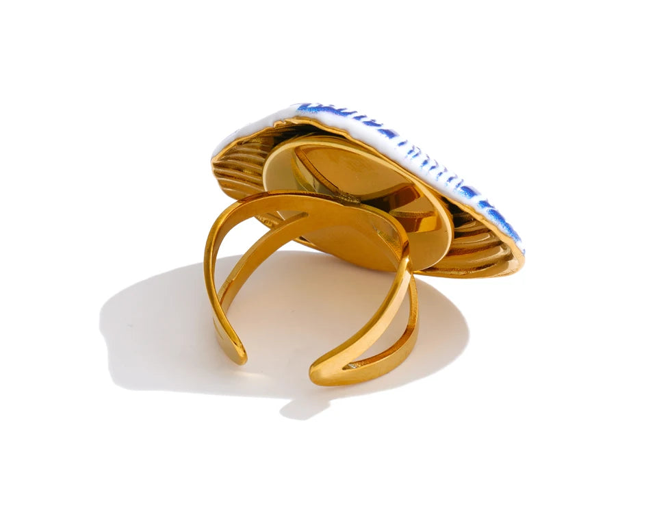 Shell enamel geometric ring in 18K gold-plated stainless steel with shell and enamel.