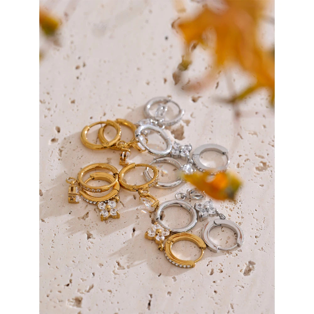Cubic zirconia heart flower earrings in gold-plated stainless steel with cubic zirconia.