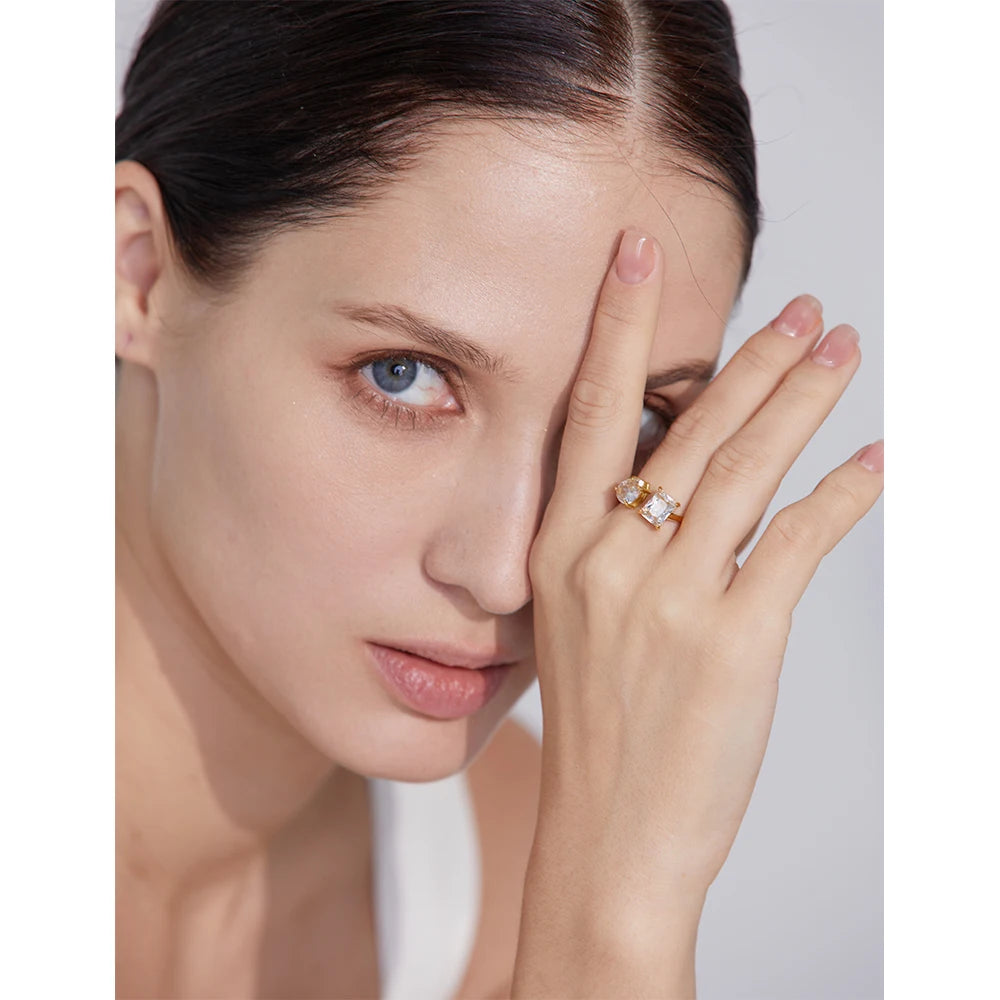 White cubic zirconia geometric ring in 18K gold-plated stainless steel with cubic zirconia.