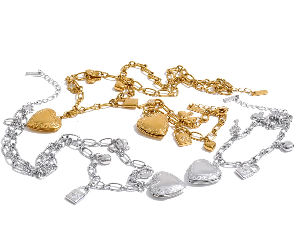 Heart necklace in gold-plated stainless steel.