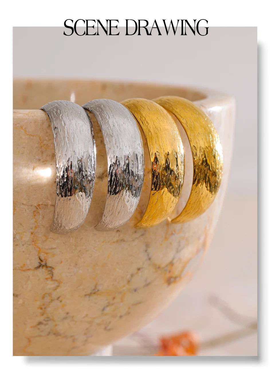 Geometric earrings in gold-plated stainless steel.