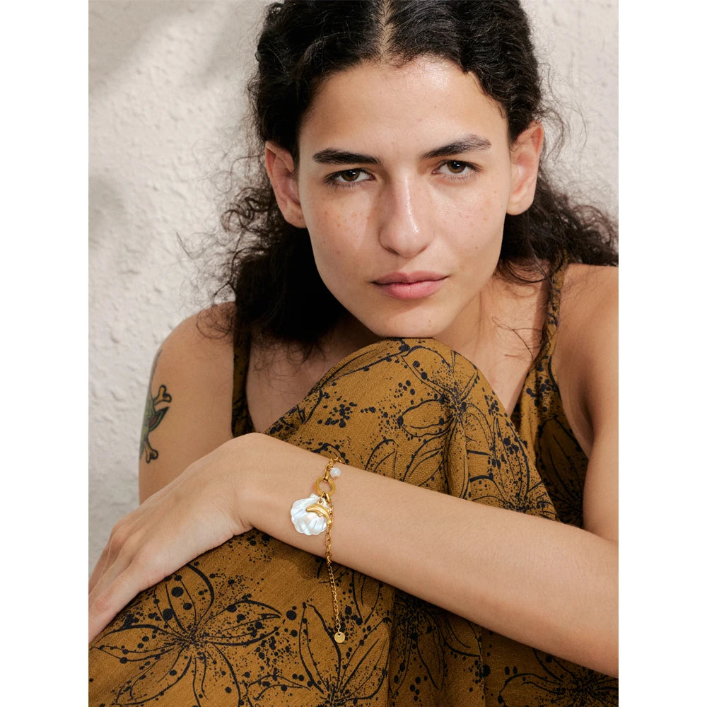 Shell Star Geometric Bracelet — Gold-Plated Stainless Steel with Shell · PS2251