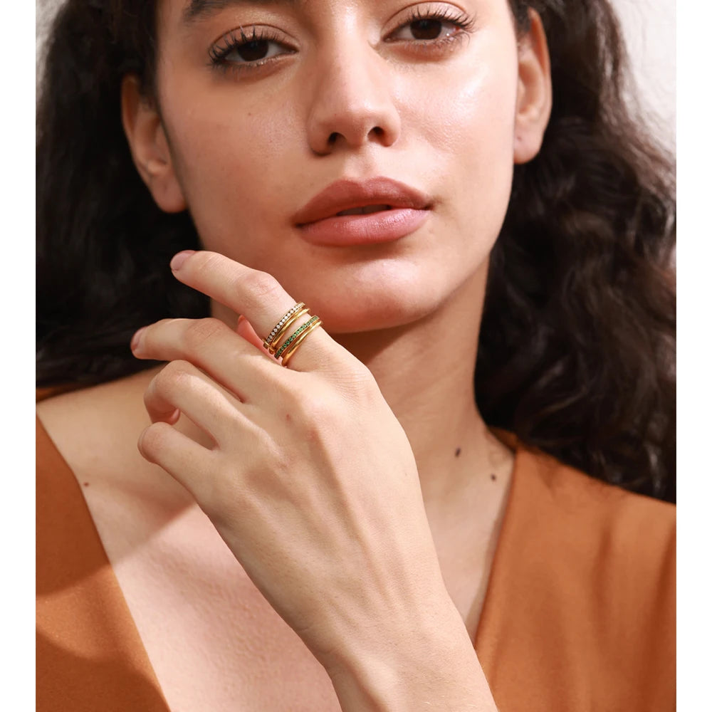 White cubic zirconia geometric ring in 18K gold-plated stainless steel with cubic zirconia.
