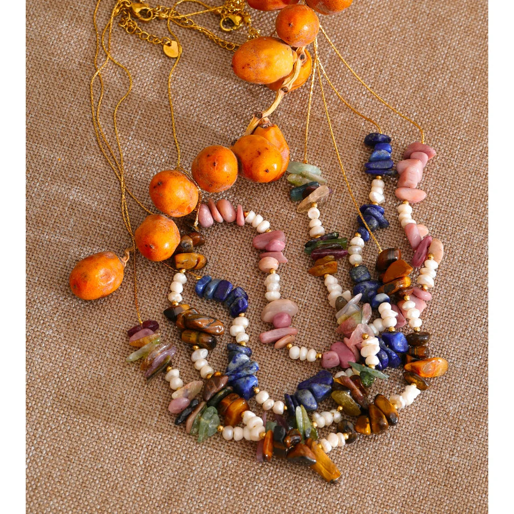 Pearl natural stone multi-color necklace in gold-plated stainless steel with pearl and natural stone.