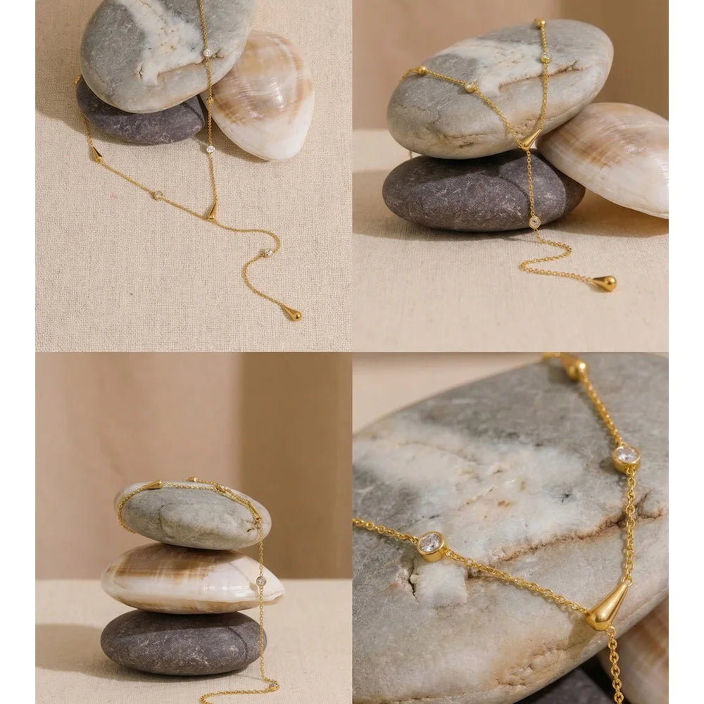 Cubic zirconia geometric chain necklace in gold-plated stainless steel with cubic zirconia.
