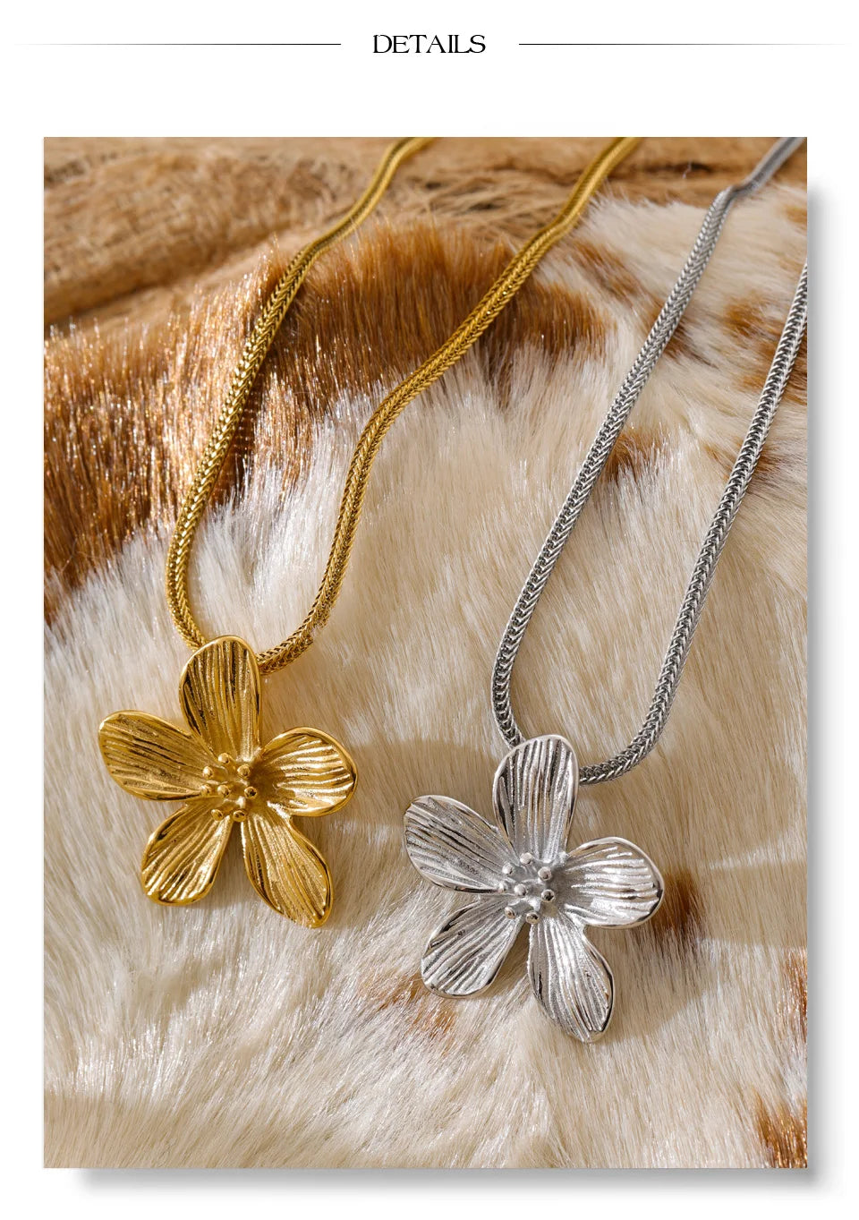 Flower necklace in gold-plated stainless steel.