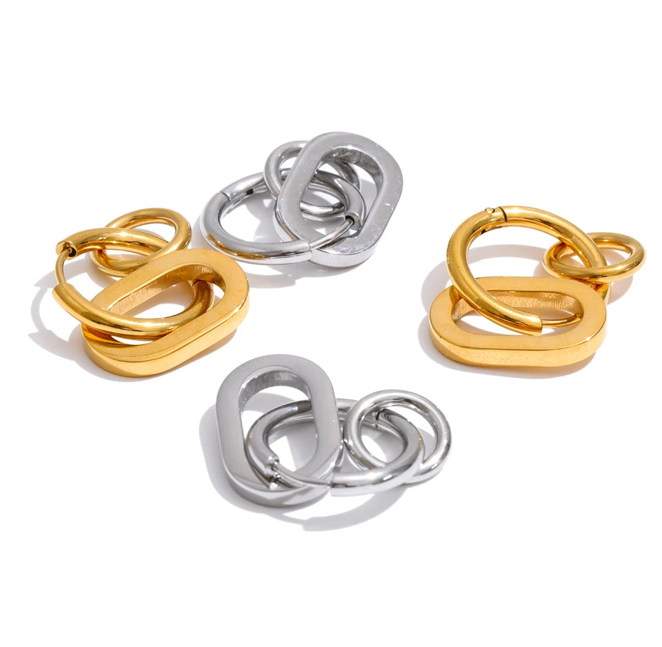 Geometric earrings in gold-plated stainless steel.