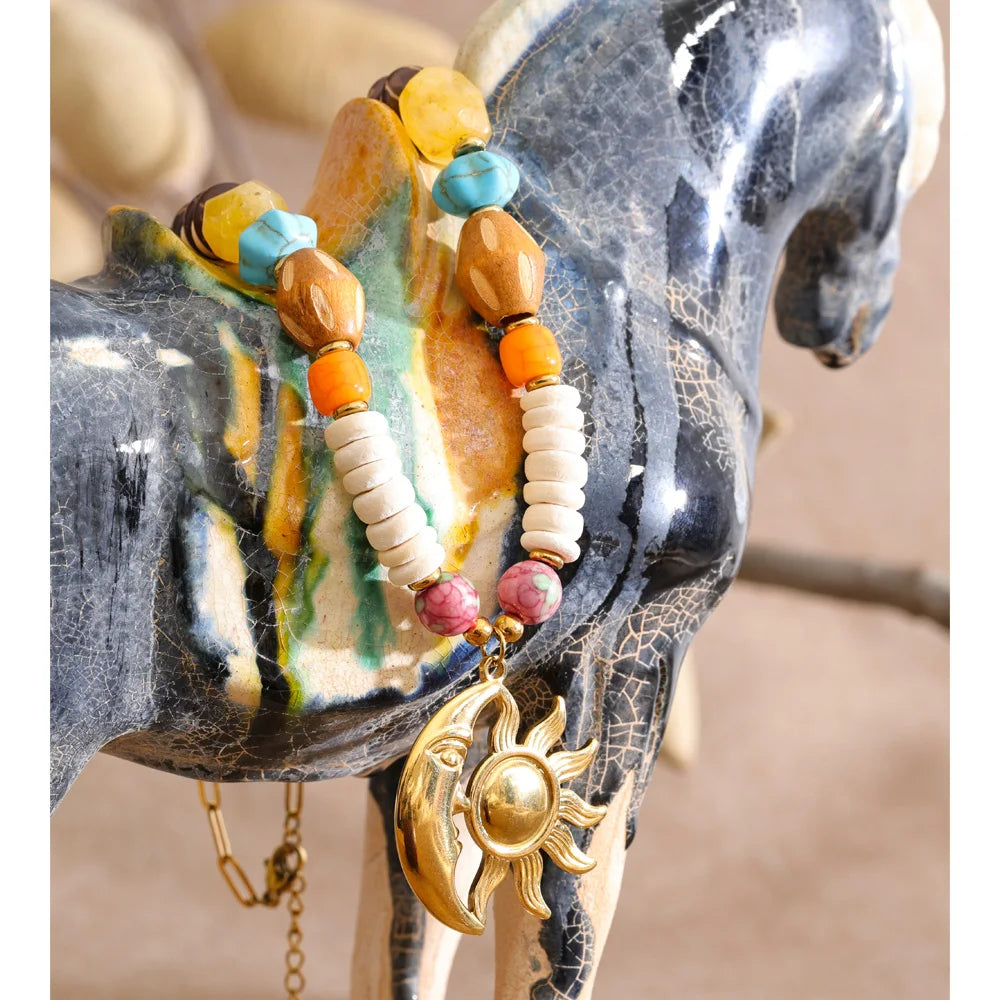 Resin natural stone moon necklace in gold-plated stainless steel with natural stone and resin.